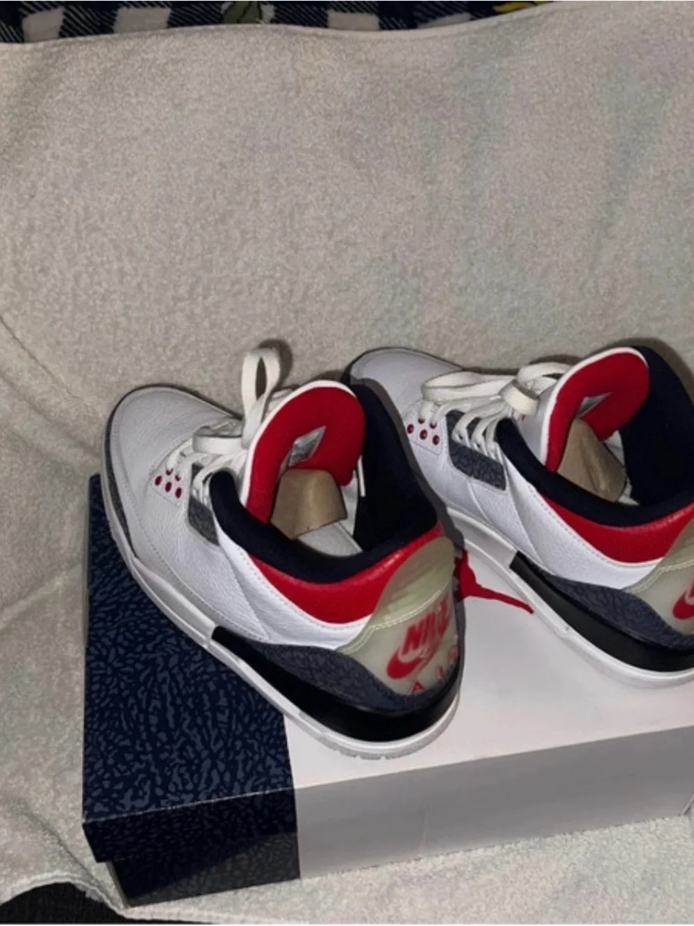 Air Jordan Retro 3 Denim Fire Red